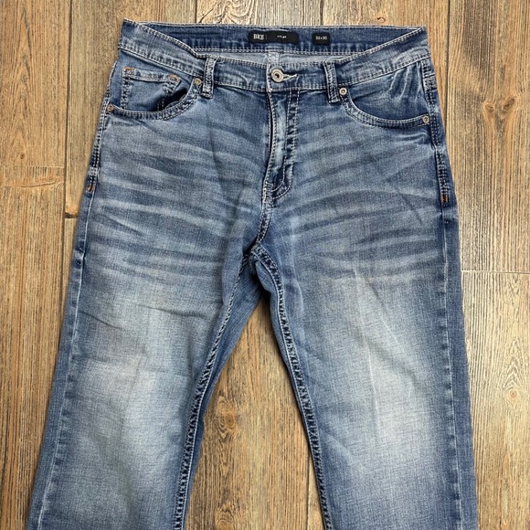 BKE Tyler Mens Jeans Blue Wash Straight Leg Size 32x30 Distressed Denim - Picture 4 of 9